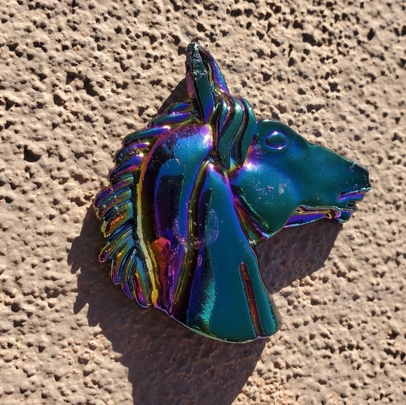 New Carved Multicolor Silver Horse's Head Pendant. - Picture 8 of 12